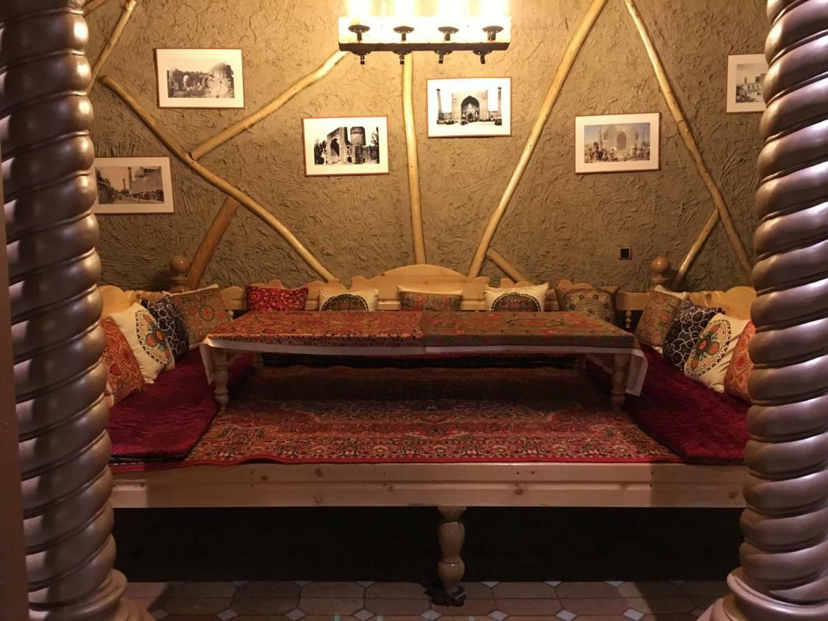 "S E A S O N S" Appartement Samarkand Buitenkant foto