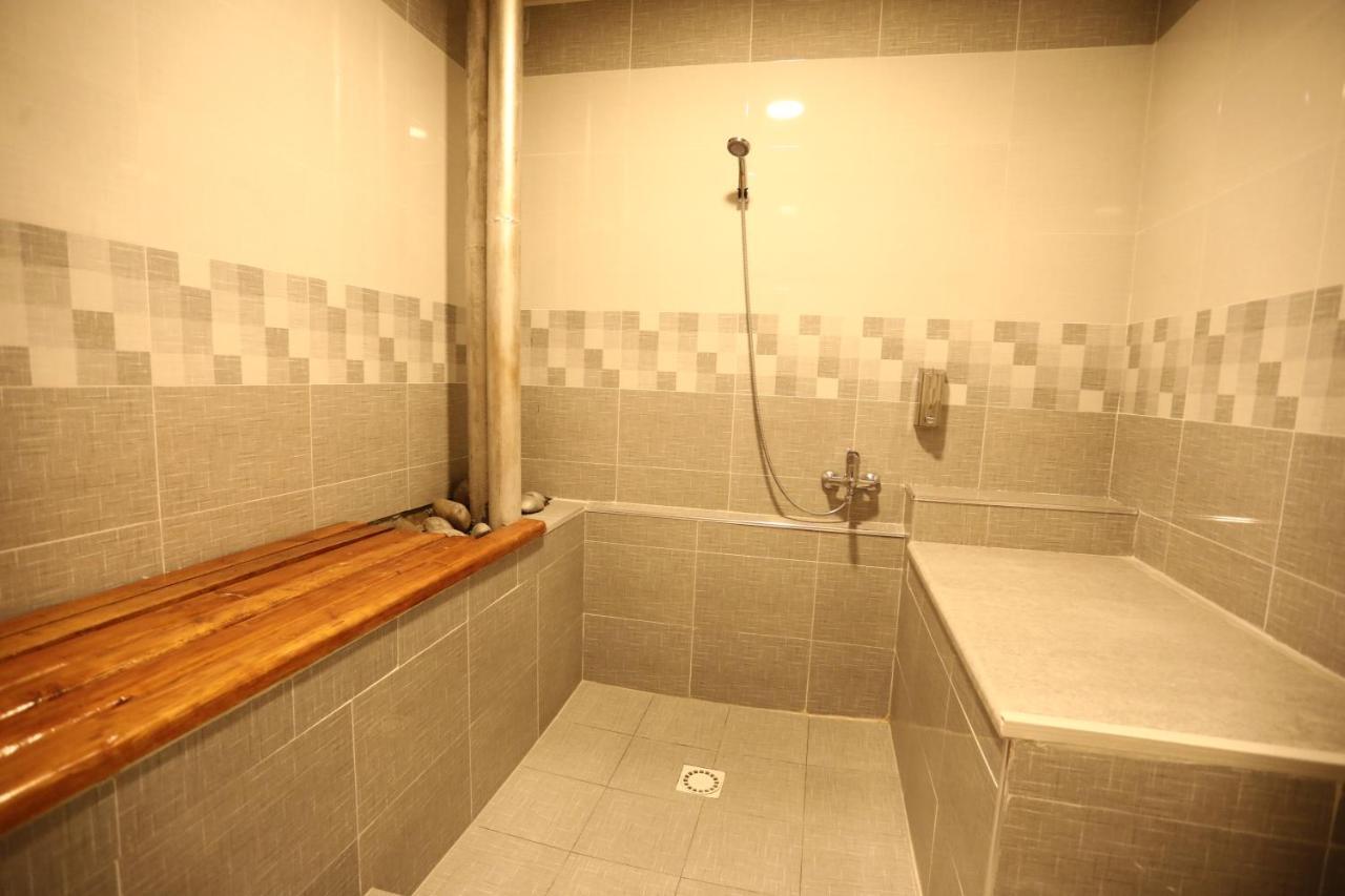 "S E A S O N S" Appartement Samarkand Buitenkant foto