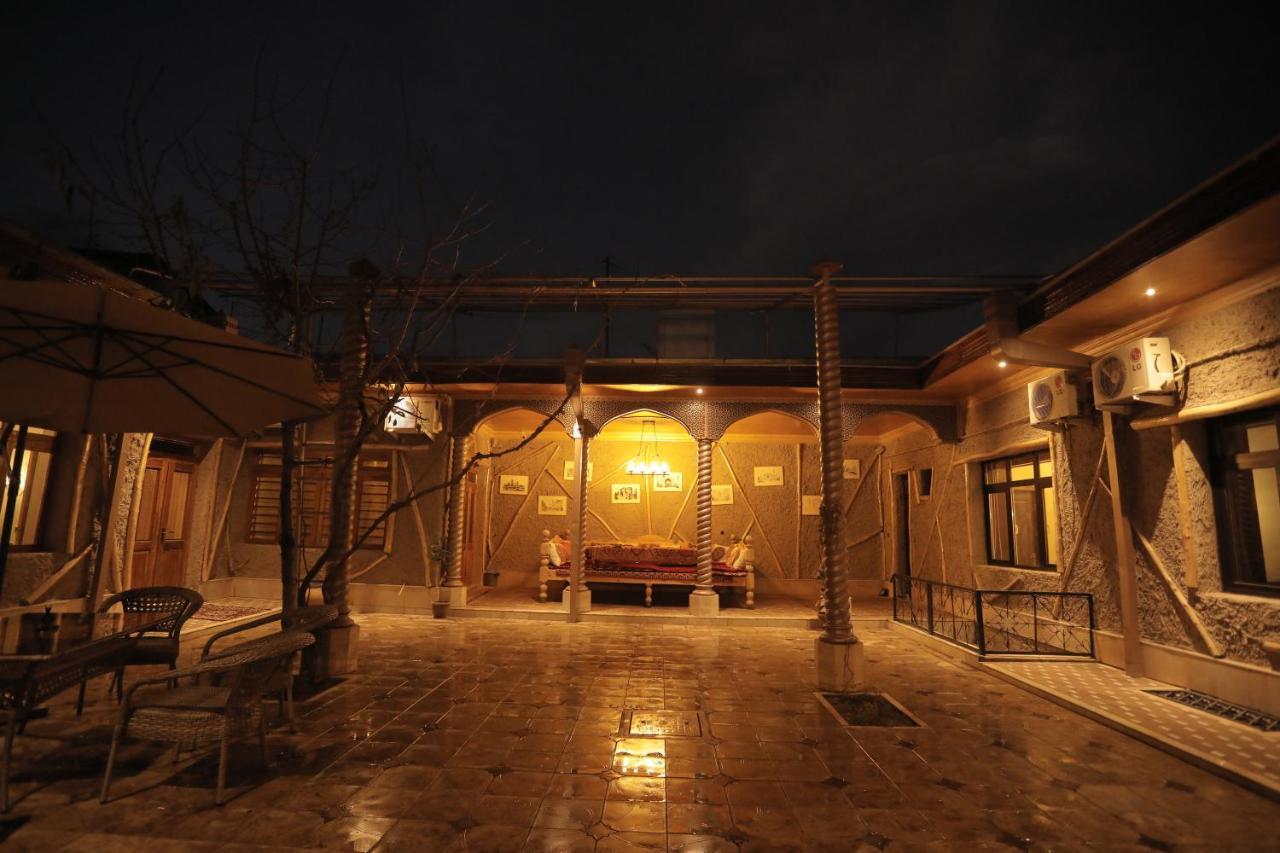 "S E A S O N S" Appartement Samarkand Buitenkant foto